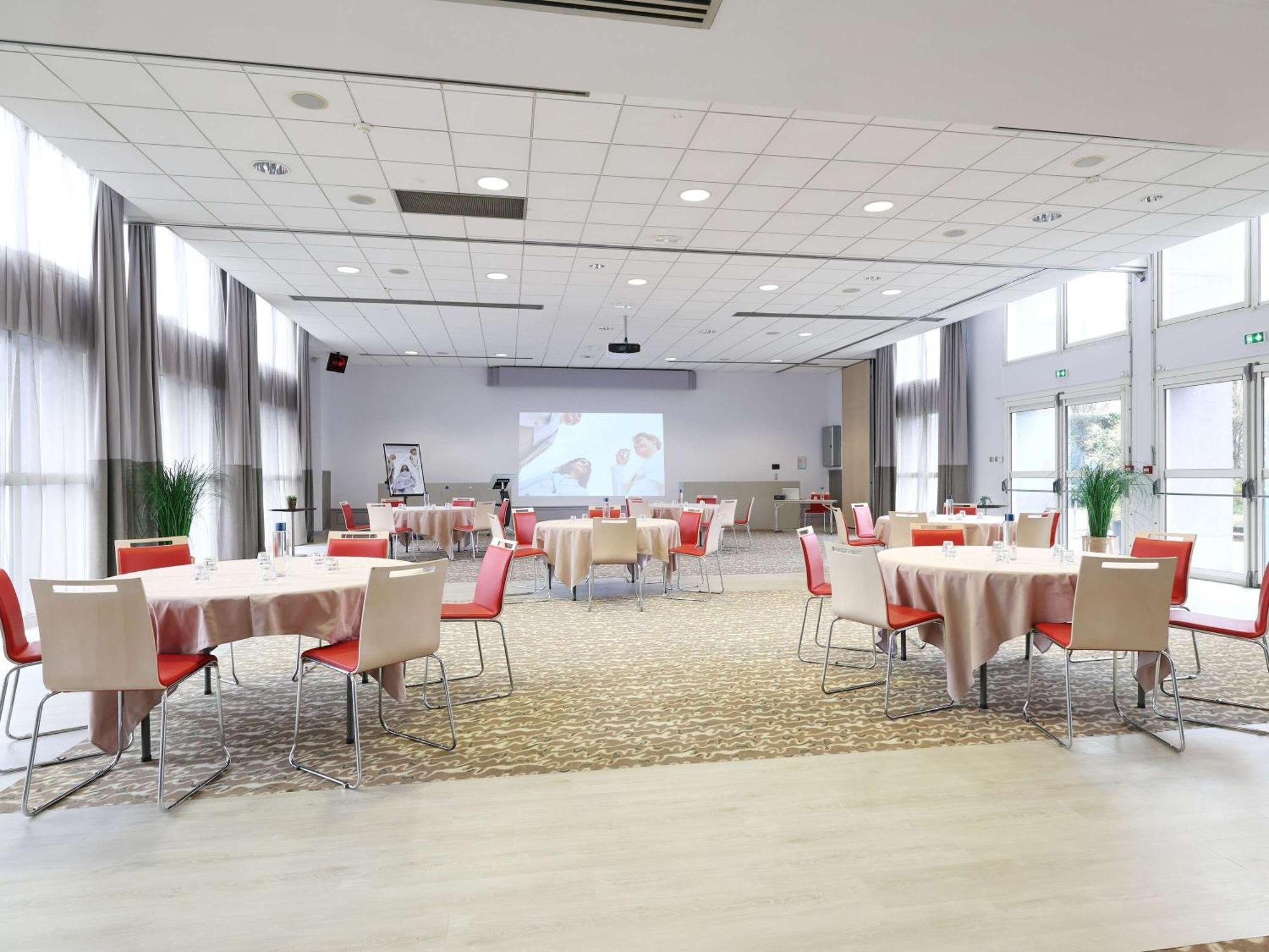 Mercure Grenoble Centre Porte Des Alpes Exterior photo