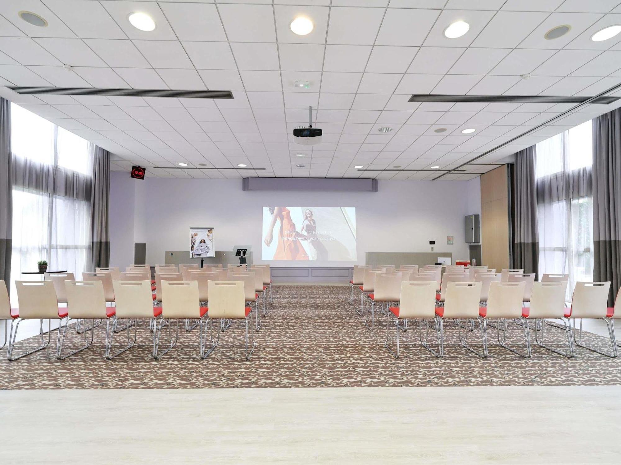 Mercure Grenoble Centre Porte Des Alpes Exterior photo
